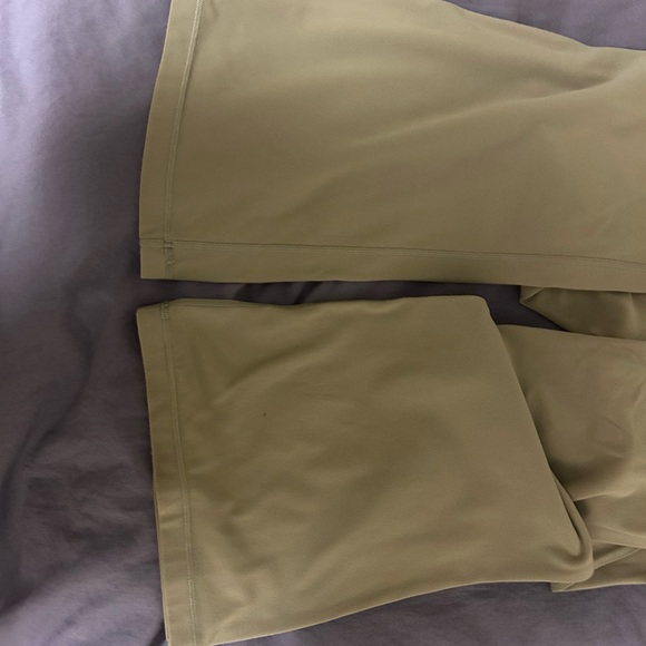 Aritzia BUTTER Cheeky Hi-Rise Flare Legging - Picture 12 of 12